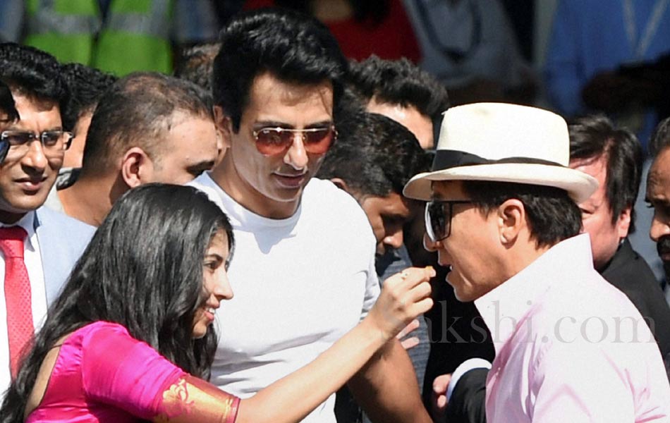 Jackie Chan has landed in Mumbai For Promotion of KungfuYoga14