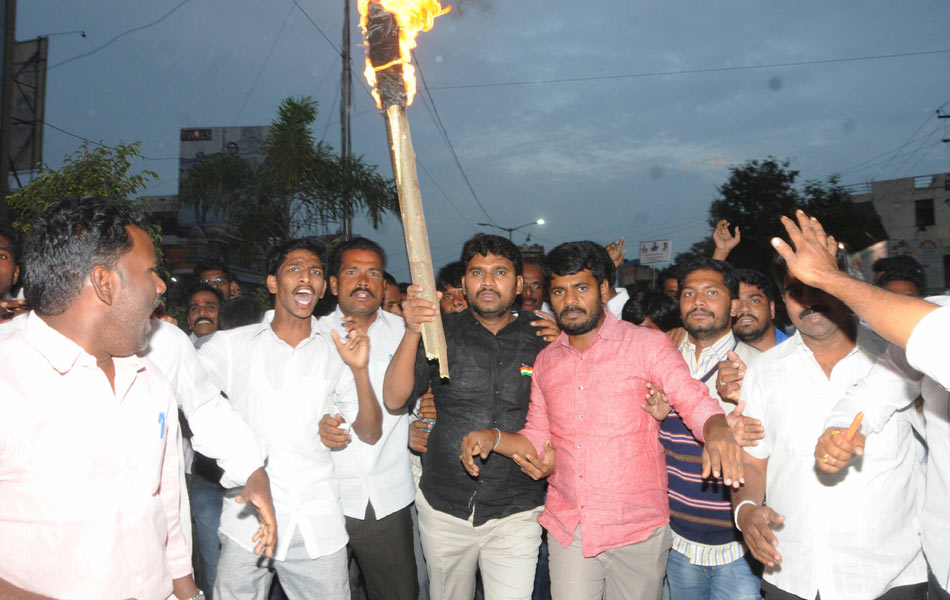 special status protest in anantapur - Sakshi5