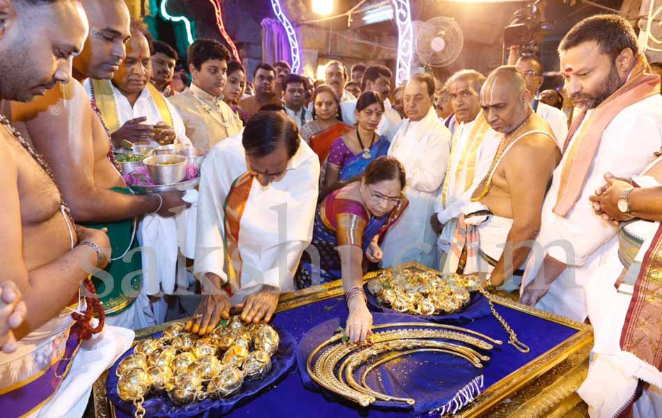 KCR visits tirumala - Sakshi10