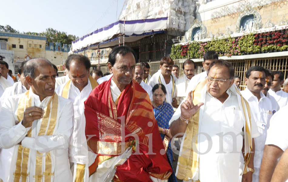 KCR visits tirumala - Sakshi14