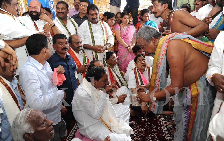 kcr visits Veerabhadra Swamy temple - Sakshi12