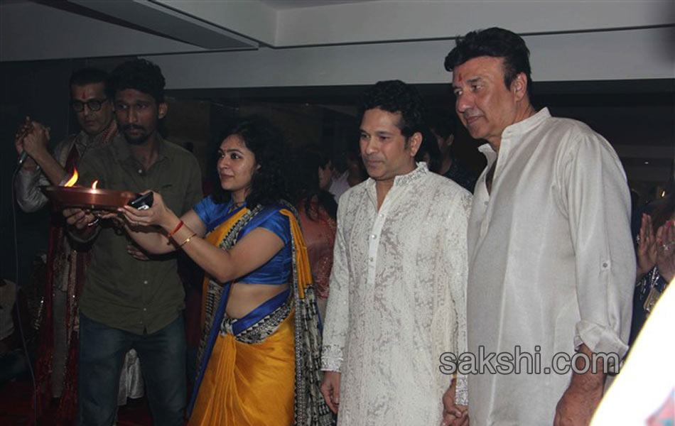 sachin tendulkar and jeetendra attend jagarata at anu malik house - Sakshi1