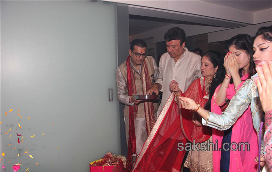 sachin tendulkar and jeetendra attend jagarata at anu malik house - Sakshi14