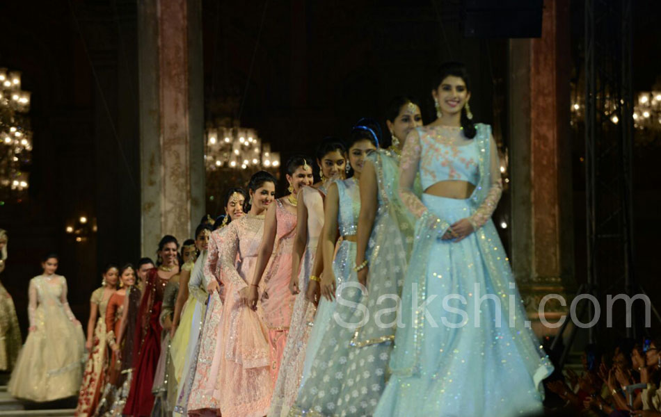 Rotary Club of Hyd Deccan invts u 2 covr Fashion Show4