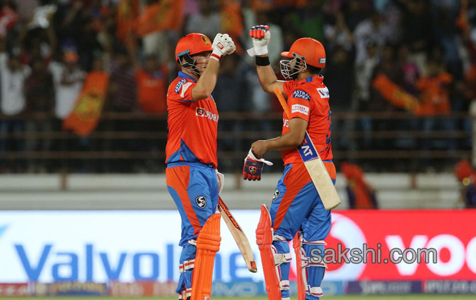 Gujarat lions won match with rising punelions12