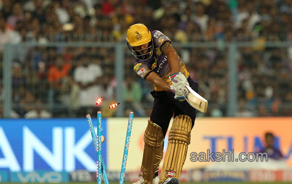 Kolkata Knight Riders won match with  Delhi Daredevils11