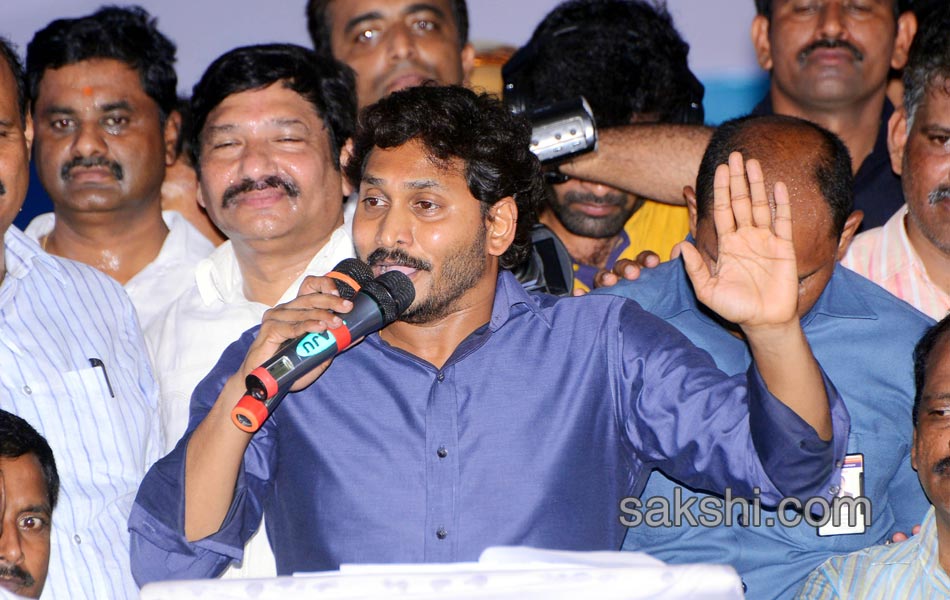 YS Jagan Mohan Reddy Rythu Deeksha Second Day - Sakshi14