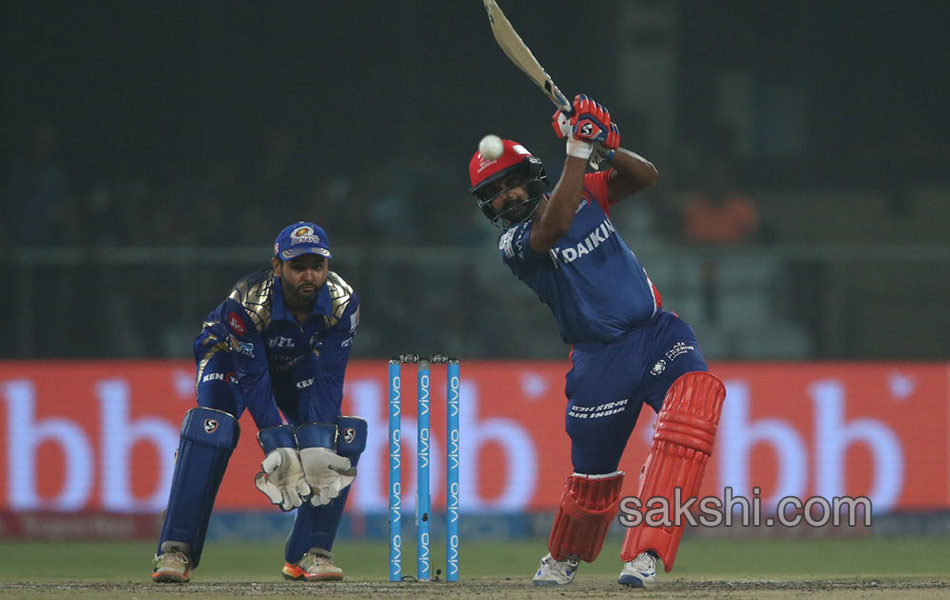 Mumbai Indians win by Delhi Daredevils12