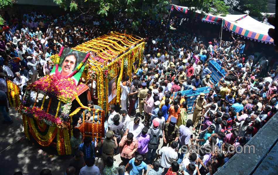 dasari narayanarao funeral with full state honours3