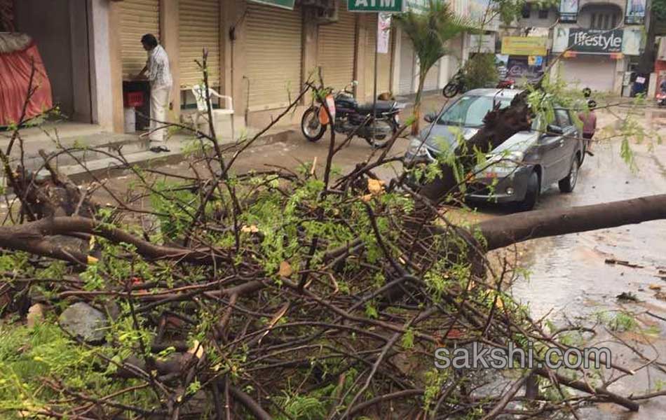 heavyrain in hyderabad - Sakshi14