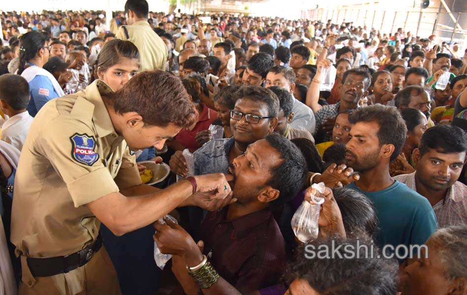 Thousands administered fish medicine in Hyderabad9