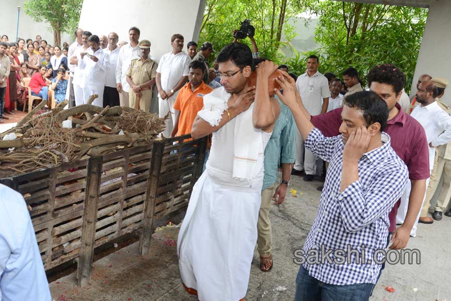 c narayana reddy funerals at mahaprasthanam12