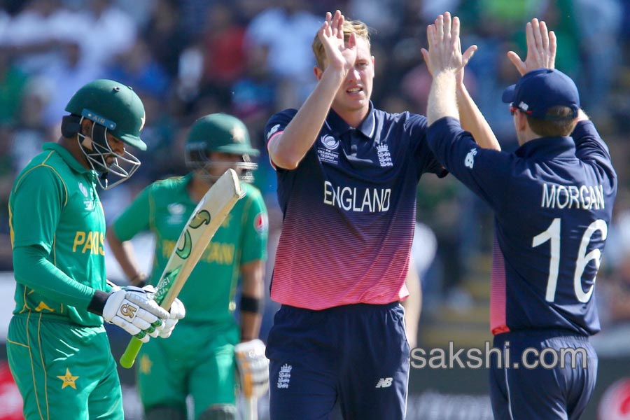 Pakistan stun England to win by 8 wickets and reach final17