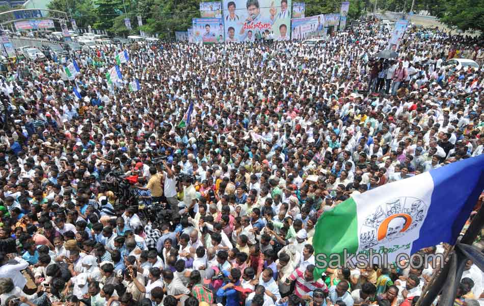 save visakha maha dharna - Sakshi3