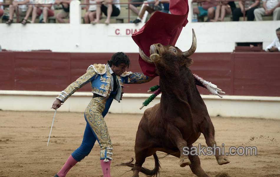 bull fight in spanish - Sakshi7