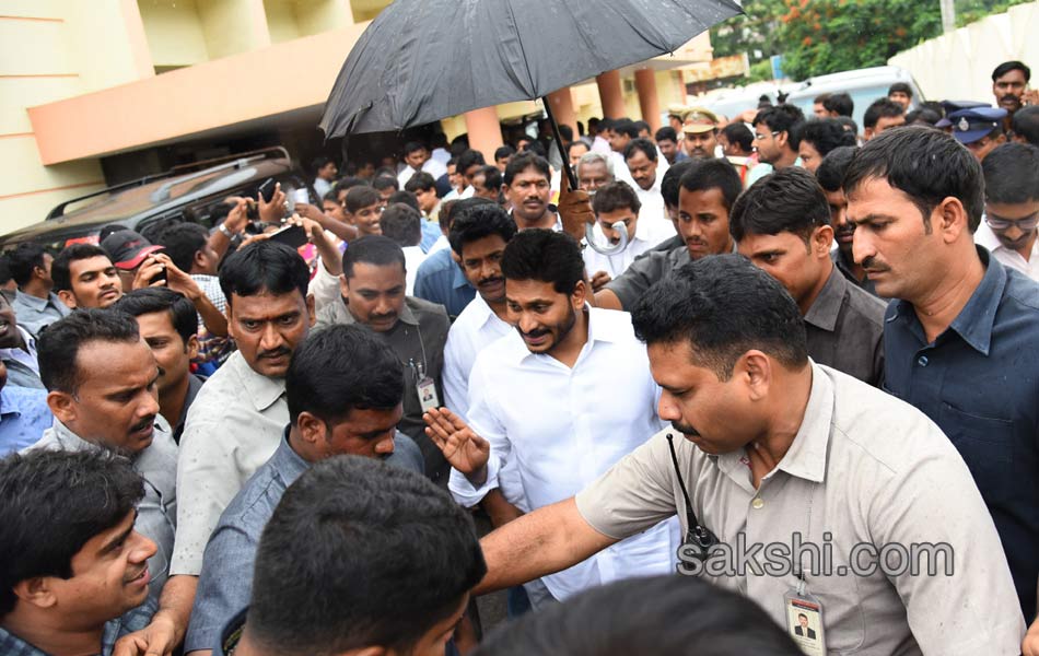 ys jagan mohan reddy vote in PresidentialElection - Sakshi19