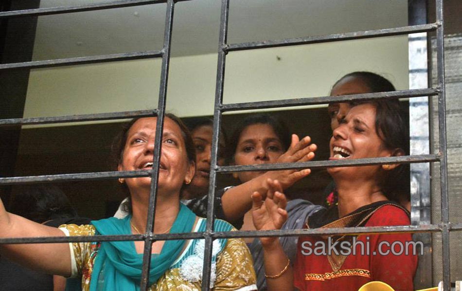 Building collapse in mumbai ghatkopa area12