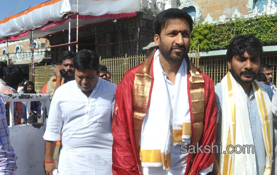 goutam nanda movie unit in tirumala4