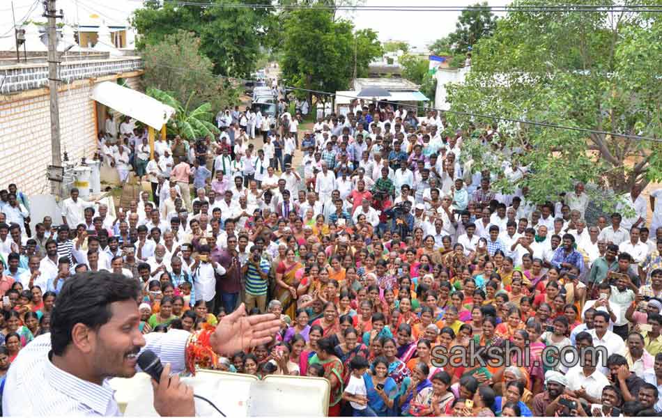 Third day YS jagan mohan reddy road show - Sakshi3