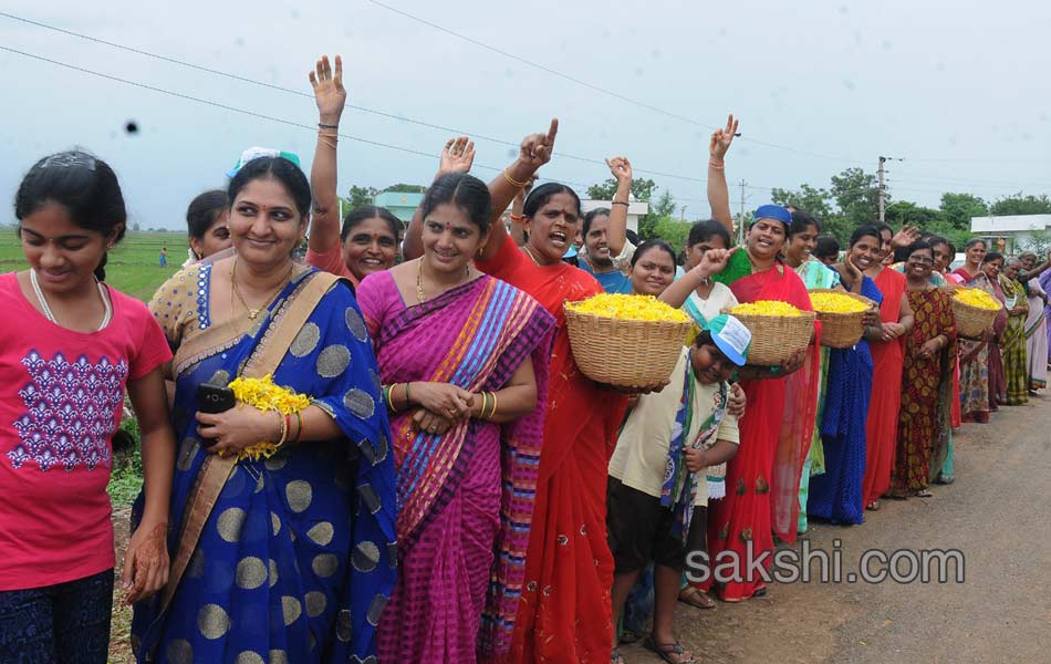 Third day YS jagan mohan reddy road show - Sakshi23