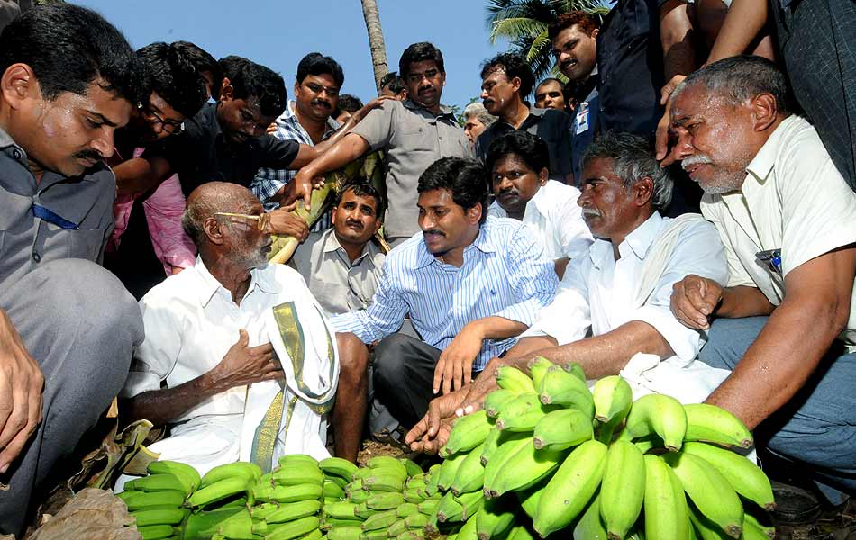 YS Jagan tour of helen cyclone affected areas - Sakshi2