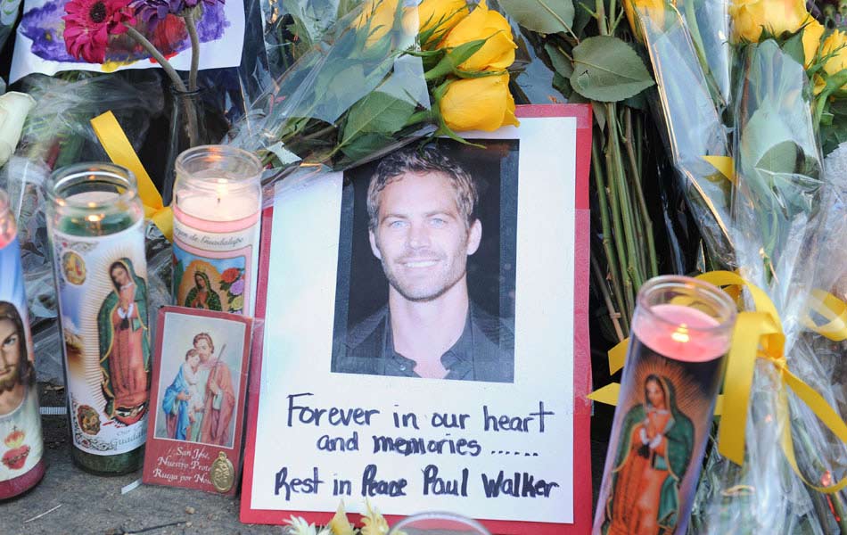 Fans pays tribute to Paul Walker1