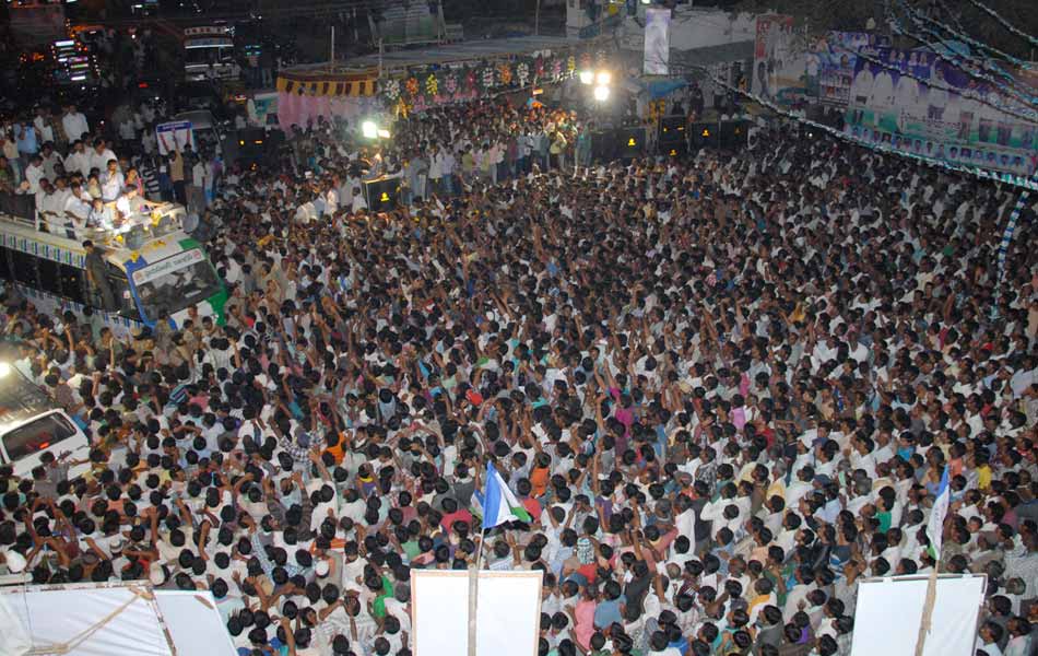 YS Jagan Samaikya Shankaravam Yatra In Palamaner - Sakshi3