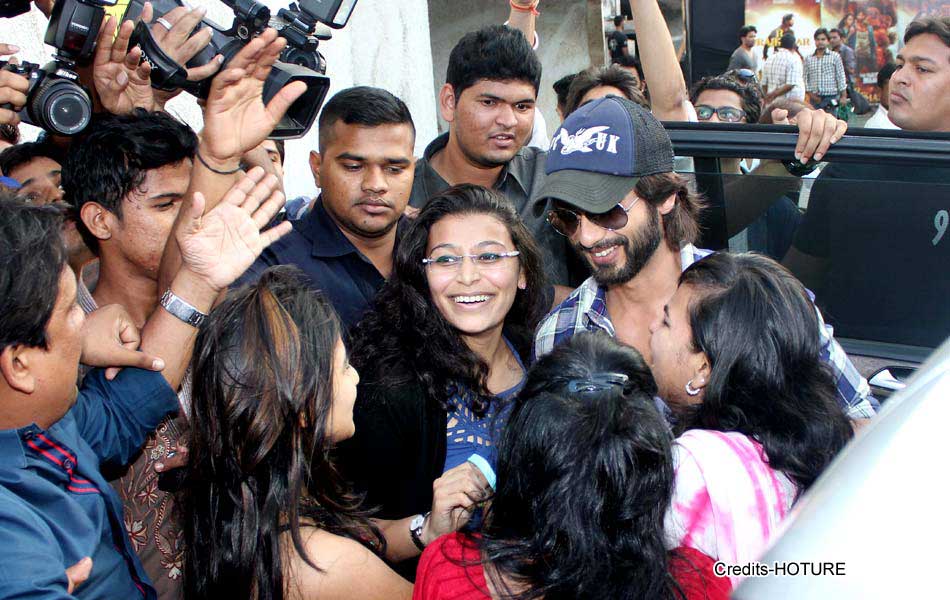 Prabhudeva and Shahid Kapoor meet and greet fans - Sakshi5