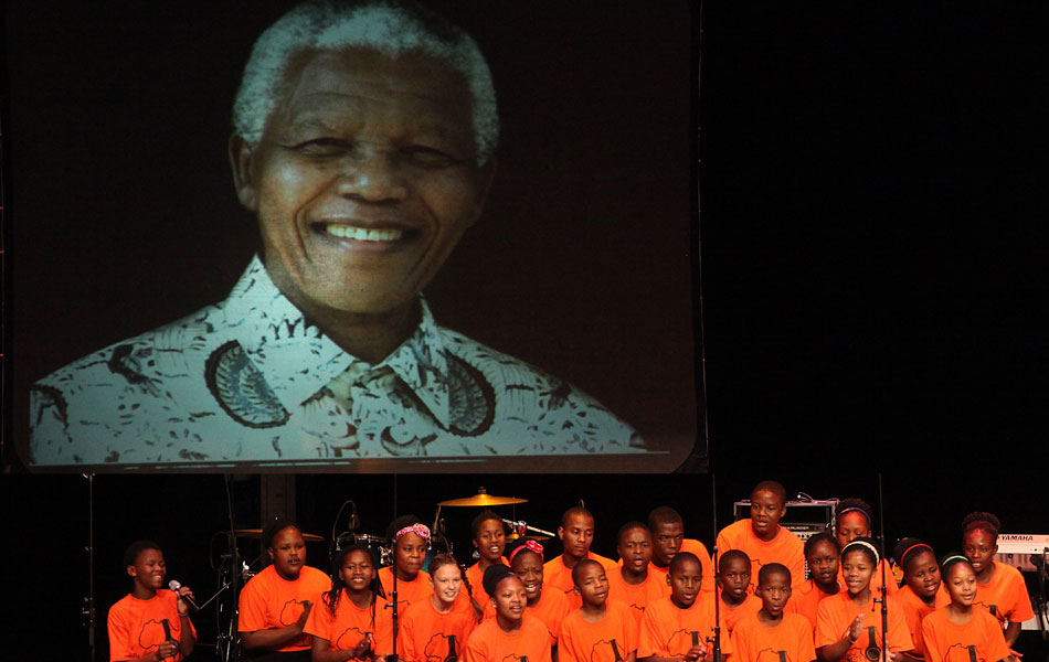 Nelson Mandela buried in the rolling hills of South Africa32