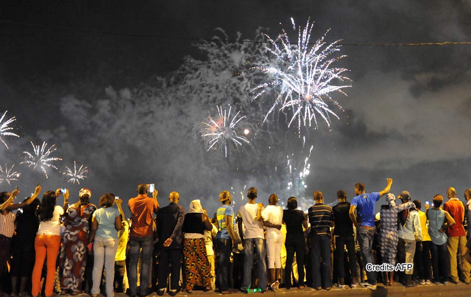 Fireworks explode over Ebrie Lagoon during New Year celebrations - Sakshi14