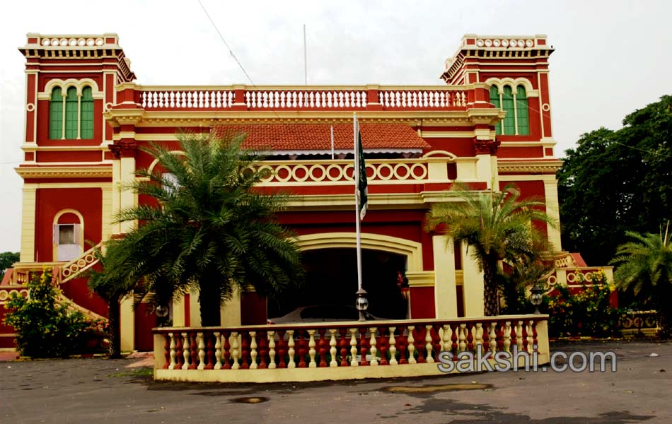 Amir Mahal is the official residence of the titular Nawab of Arcot and his family1