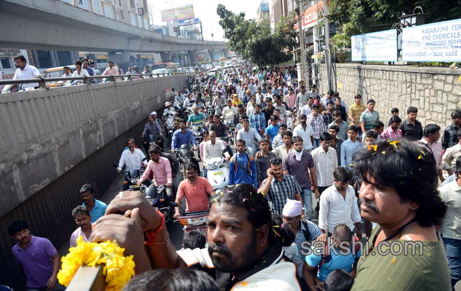 Celebrities and fans pay tributes to Uday Kiran20