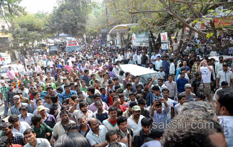 Celebrities and fans pay tributes to Uday Kiran36