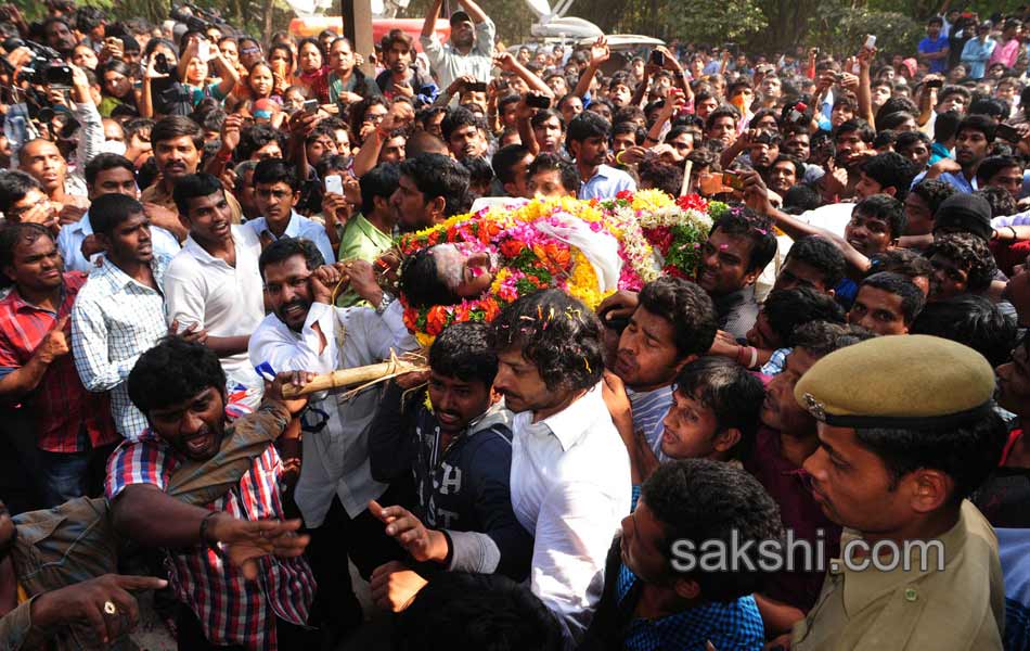 Celebrities and fans pay tributes to Uday Kiran47