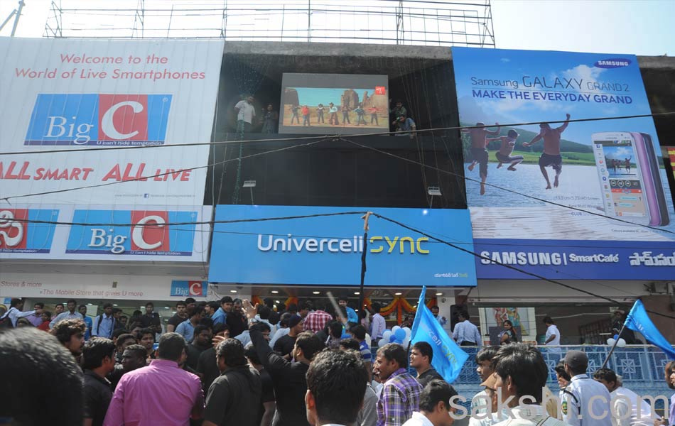 Samantha releases Nokia Lumia 1320 in Big C at Ameerpet1