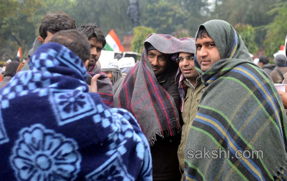 Arvind Kejriwal protests outside Rail Bhawan against Delhi Police - Sakshi19