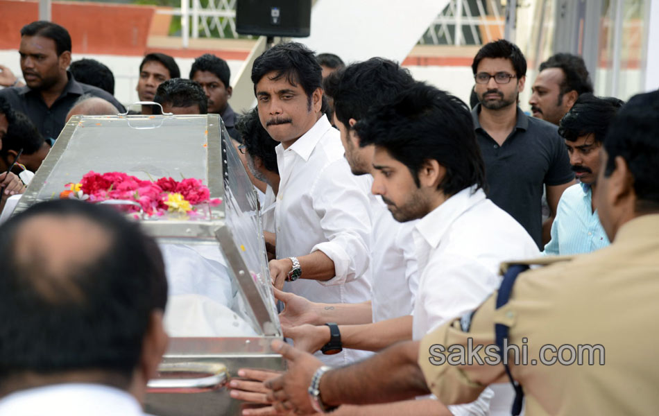 cinima and political celebrities condolence to akkineni family33