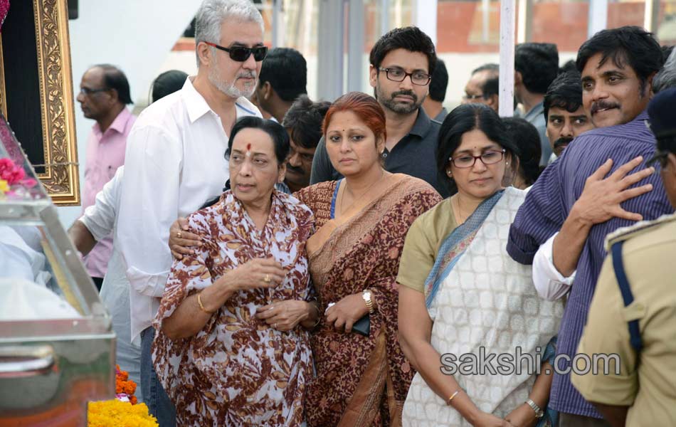 cinima and political celebrities condolence to akkineni family56