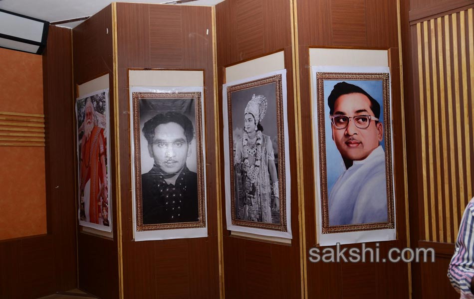 Celebrities pay homage to ANR at film chamber11