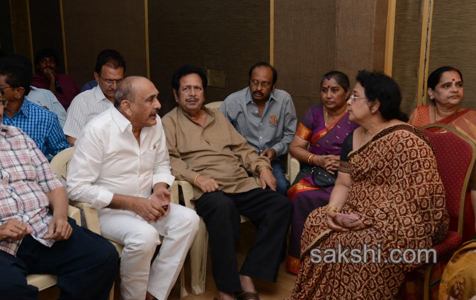 Celebrities pay homage to ANR at film chamber12