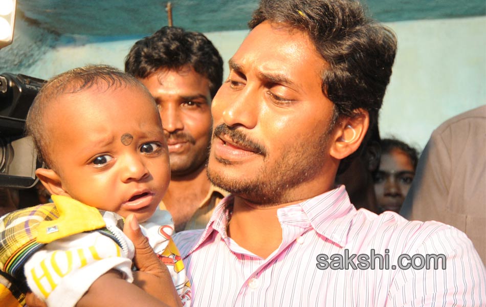 YS Jagan samaikya shankaravam tour in sri kalahasthi - Sakshi7