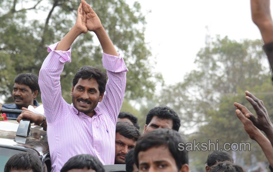 YS Jagan samaikya shankaravam tour in sri kalahasthi - Sakshi10