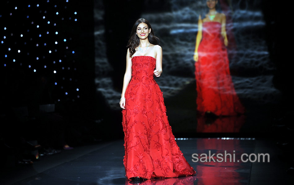 go red for women fashion show in newyork - Sakshi9