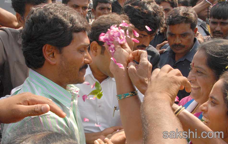 jagan mohan reddy samaikya shankaravam tour - Sakshi4