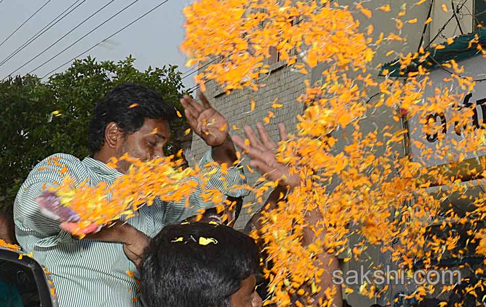 jagan mohan reddy samaikya shankaravam tour in srikakulam - Sakshi16