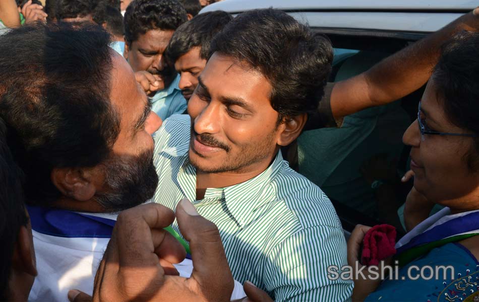 jagan mohan reddy samaikya shankaravam tour in srikakulam - Sakshi22