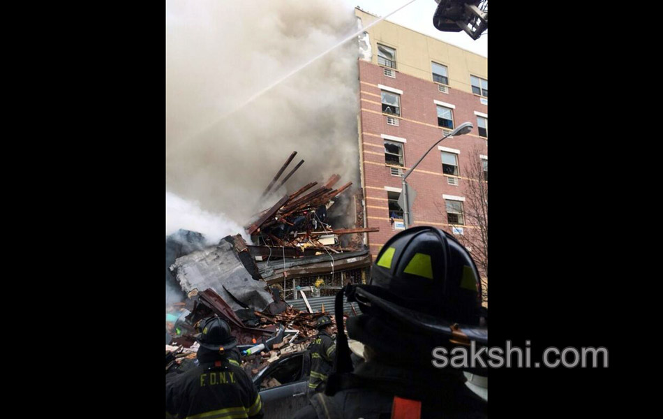 Heavy Explosion and Building Collapse in New York - Sakshi6