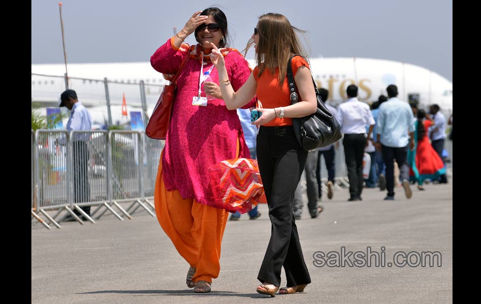 Students in Aviation Show16