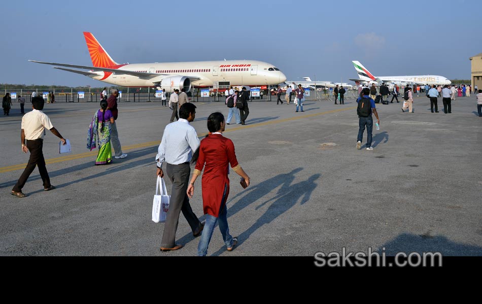 Students in Aviation Show24