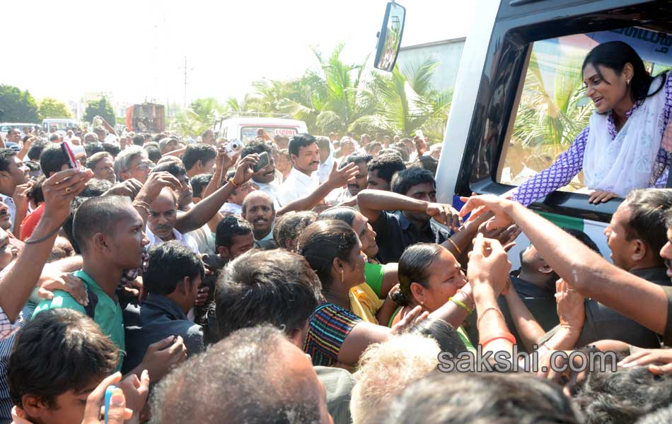 Sharmila s YSR Janabheri at Sullurpet - Sakshi4